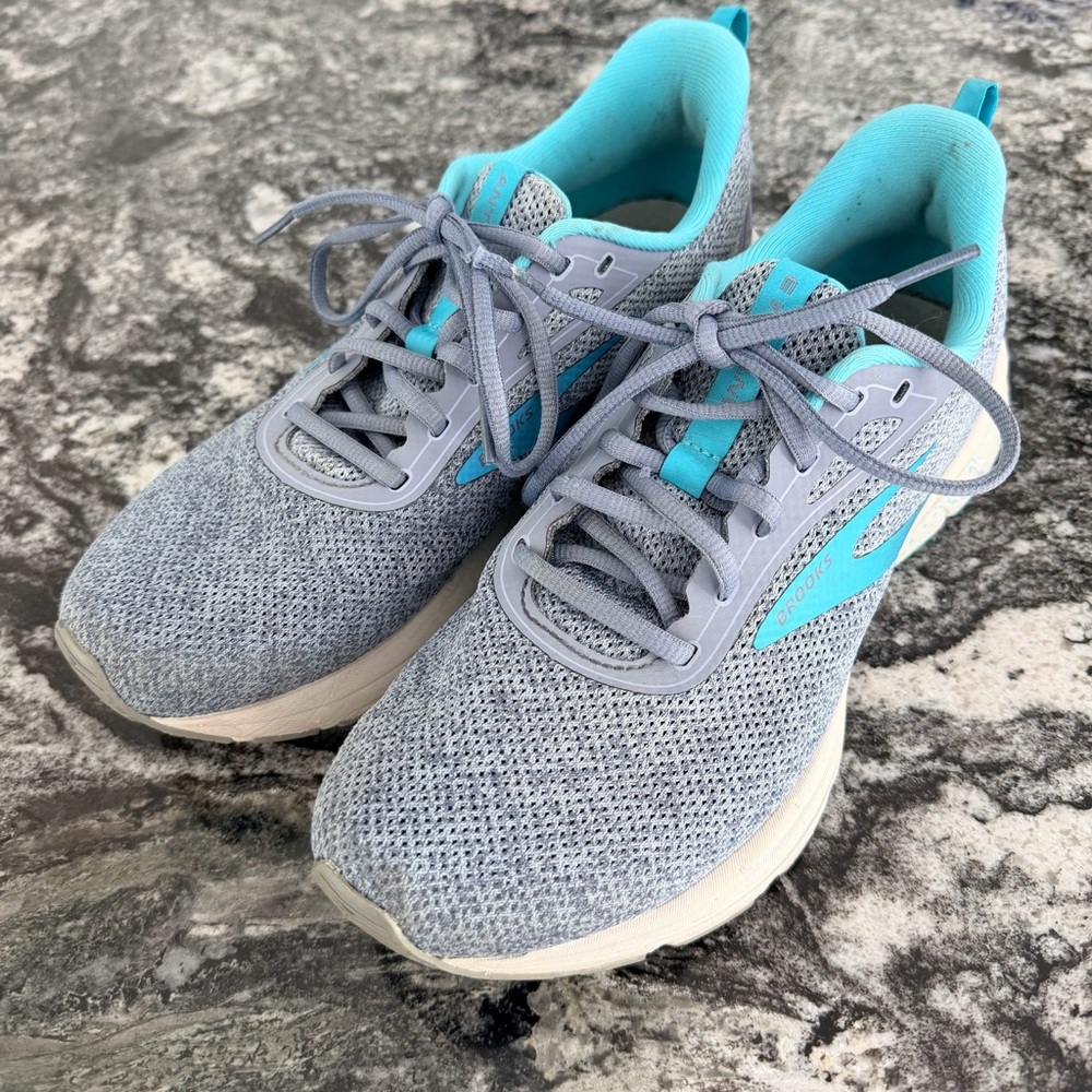 Brooks Women's Light Gray and Teal Athletic Running Shoes